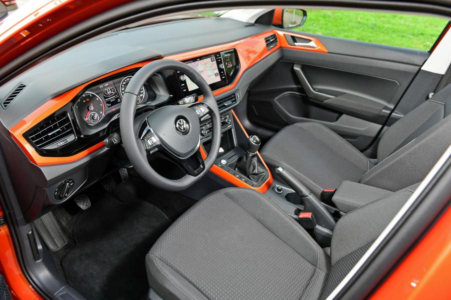 Интерьер Volkswagen Polo TGI (Typ AW) 2017 года  (WW) (фото 19 из 20)